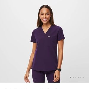 FIGS One Pocket Catarina Scrub Top- S/ Purple Jam